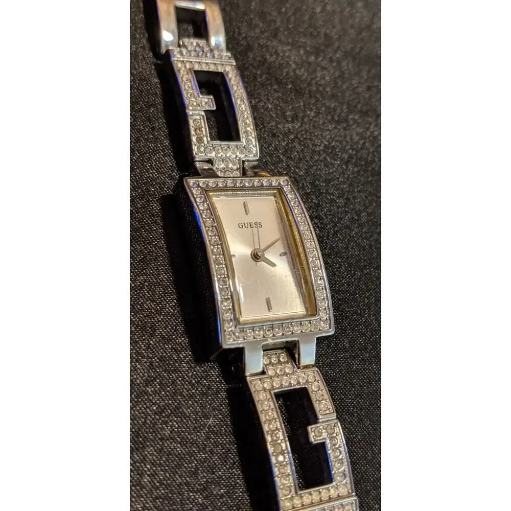 Guess Women's Quartz Watch Silver Dial Crystals Stainless Steel Bracelet G85458L